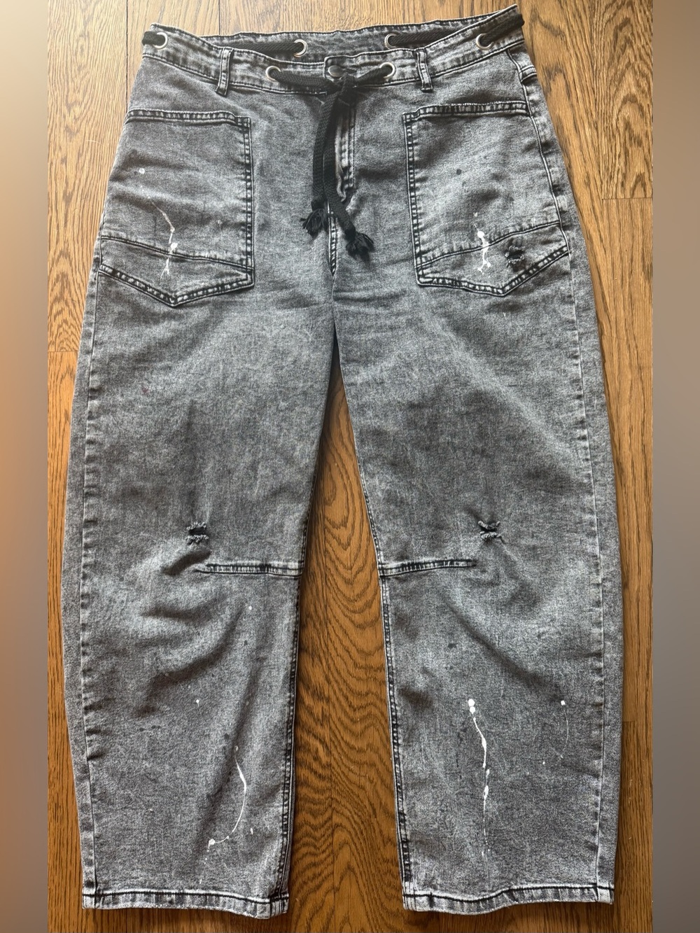 Distressed Wide-Leg Paint-Splatter Barrel Jeans in Washed Black. Like New. L - Picture 4 of 8